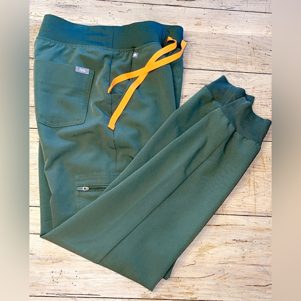 FIGS Moss Zamora High Waist Joggers, EUC, worn only a few times.